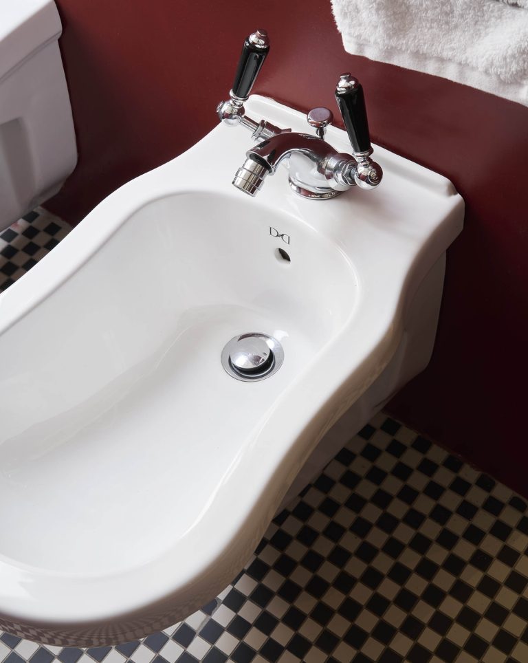 Il bidet è il nuovo standard del lusso. Classico, in stile, o smart (e persino con la AI)